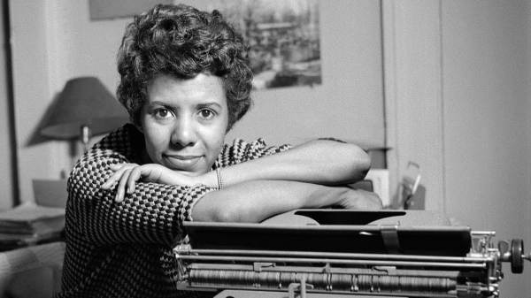 Lorraine Hansberry leaning on her typewriter