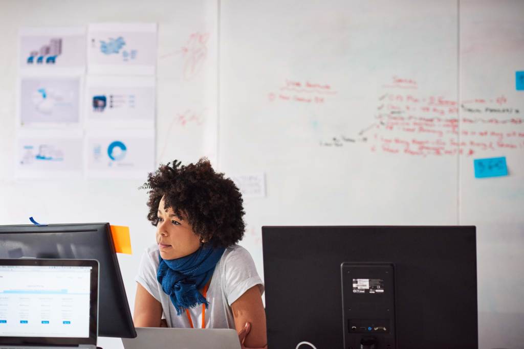 A woman at a tech start-up works at her computer. Credit: Getty Images/10'000 Hours