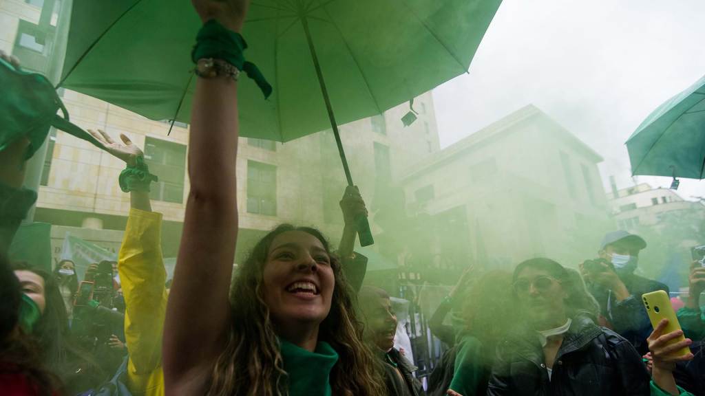 Pro-choice movements celebrate outside in support of the decriminalization of abortions from the penal code.